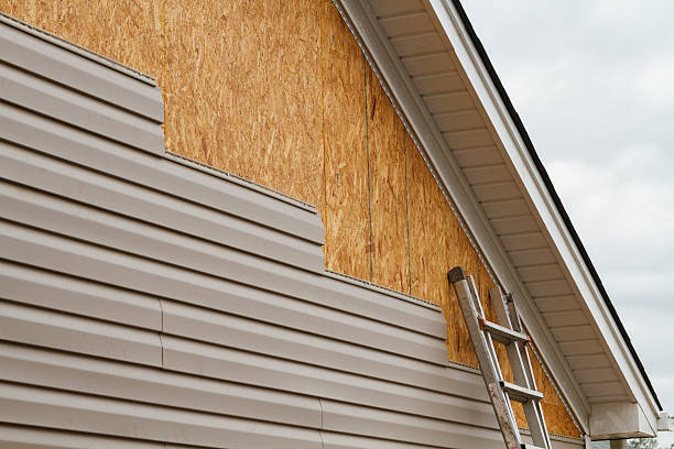 Professional Vinyl Siding technician working in West End, NC